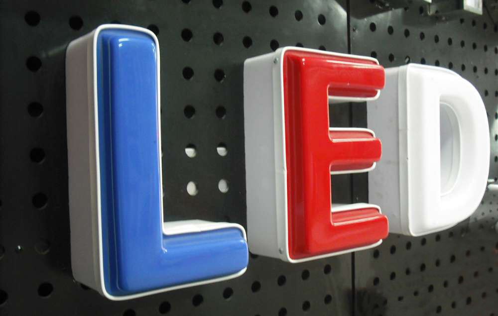 LED吸塑發(fā)光字廣告標示制作工藝流程