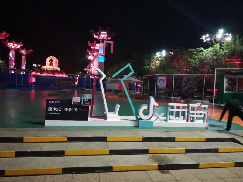 大唐不夜城抖音網(wǎng)紅雕塑制作安裝